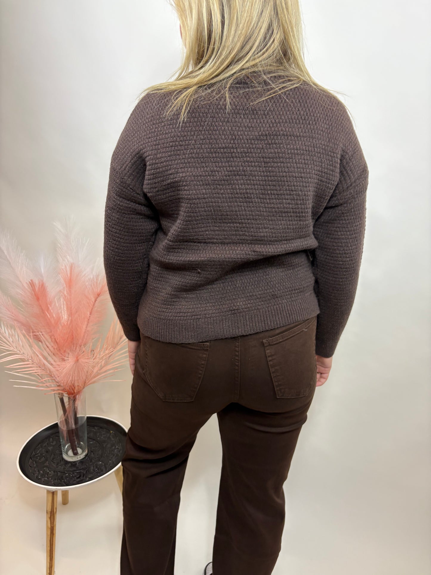 GEBREID DAMES TRUI MET SCHELPKNOPEN BRUIN 758