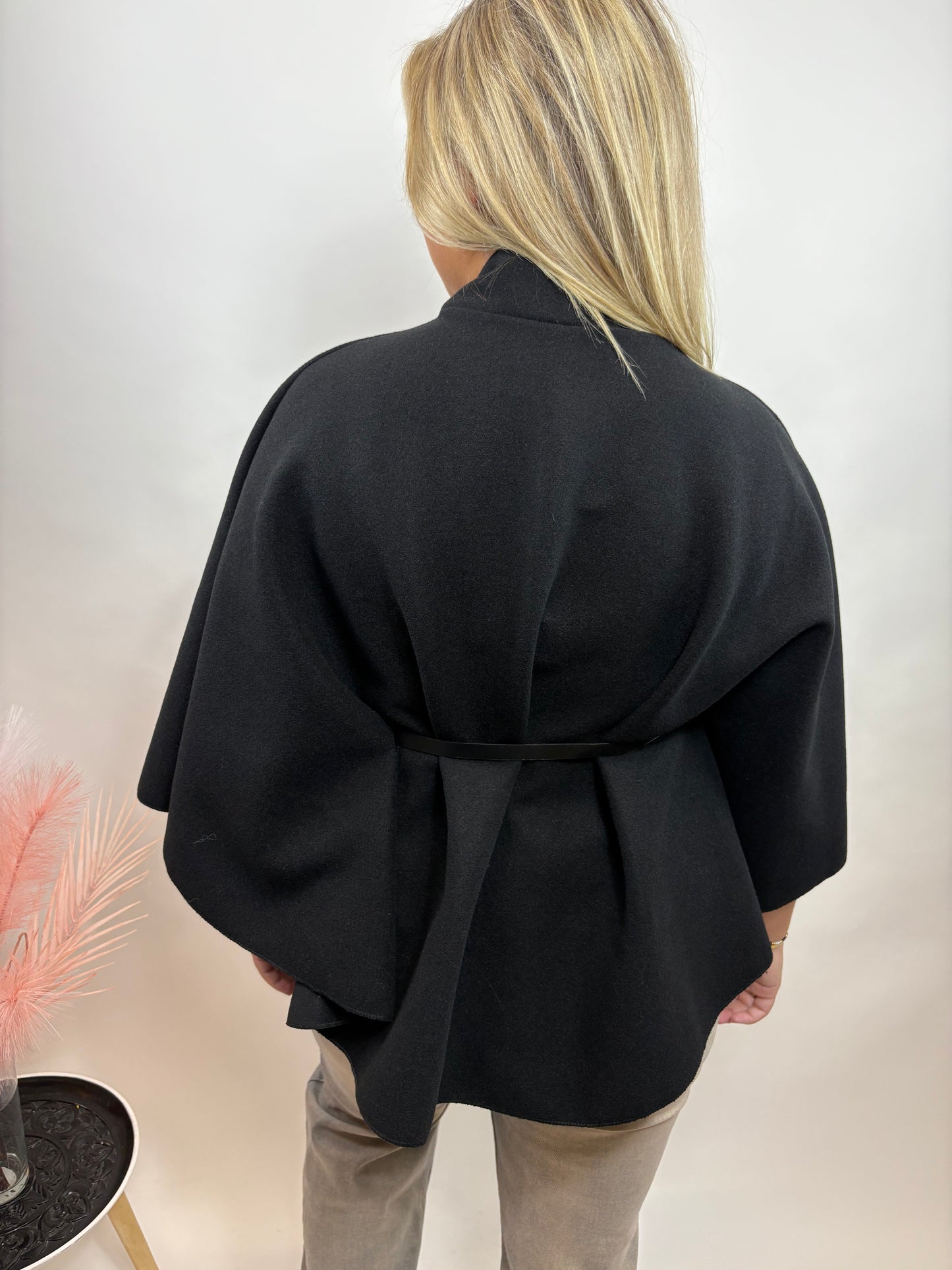 DAMES PONCHO MET CEINTUUR ZWART 4004