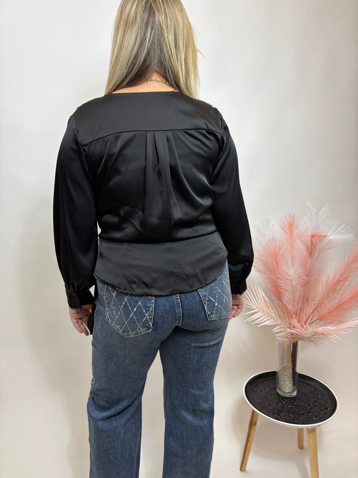 SILKY WRAP BLOUSE MET STRIKDETAIL ZWART 139201